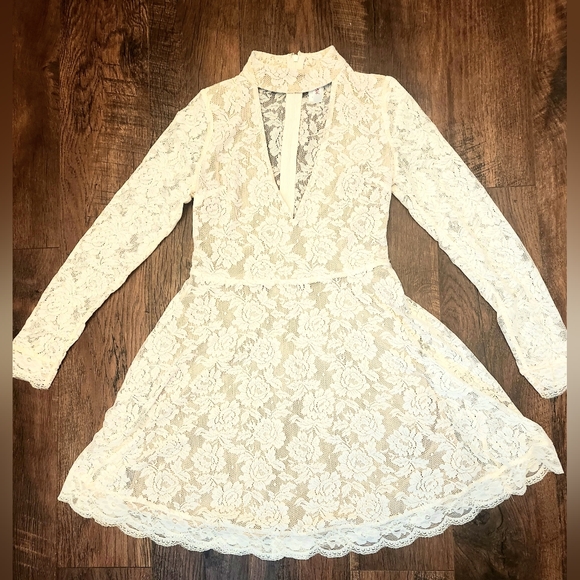 Juniors Small Guitii Lace Dress - Picture 2 of 7
